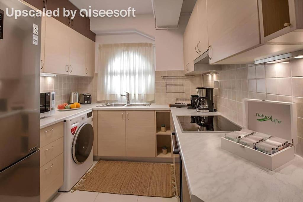 אתונה Modern Apartment In The Heart Of The City מראה חיצוני תמונה