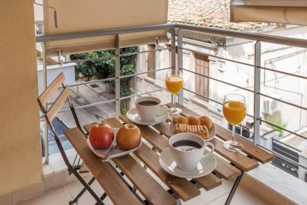אתונה Modern Apartment In The Heart Of The City מראה חיצוני תמונה